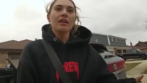 SNIMAK HAPŠENJA NASTAVNICE KRISTINE: Sumnja se da je silovala učenika (15), sad grca u suzama (VIDEO) SNIMAK HAPŠENJA NASTAVNICE KRISTINE: Sumnja se da je silovala učenika (15), sad grca u suzama (VIDEO)