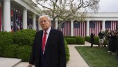 ТРАМП ЋЕ ИМИГРАНТИМА ДАВАТИ НОВАЦ ДА НАПУСТЕ САД: Спремио им и авионске карте, а ево шта их очекује ако буду добри
