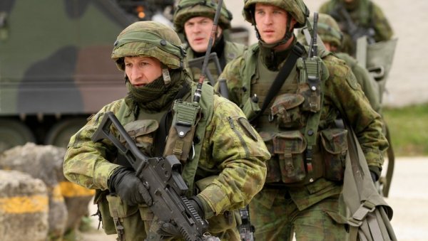 МОСКВА УПОЗОРАВА НА ПОСЛЕДИЦЕ: Запад разматра ангажовање НАТО-а у Украјини МОСКВА УПОЗОРАВА НА ПОСЛЕДИЦЕ: Запад разматра ангажовање НАТО-а у Украјини