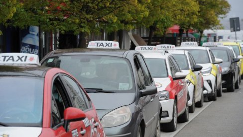 POVEĆAN BROJ TAKSI MESTA: Kraljevačkim taksistima na raspolaganju ukupno 16 stajališta POVEĆAN BROJ TAKSI MESTA: Kraljevačkim taksistima na raspolaganju ukupno 16 stajališta
