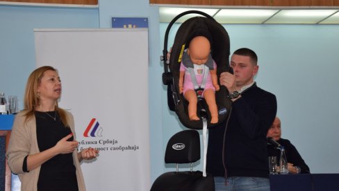 OBEZBEĐENO 130 AUTOSEDIŠTA: Akcija grada Jagodina OBEZBEĐENO 130 AUTOSEDIŠTA: Akcija grada Jagodina