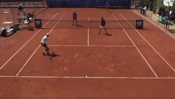 ОДМАХ ДИСКВАЛИФИКОВАН! Скандал какав тенис видео није (ВИДЕО) ОДМАХ ДИСКВАЛИФИКОВАН! Скандал какав тенис видео није (ВИДЕО)