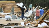 OLUJE U SAD ODNELE PET ŽIVOTA: Povećan rizik od tornada i poplava (FOTO) OLUJE U SAD ODNELE PET ŽIVOTA: Povećan rizik od tornada i poplava (FOTO)