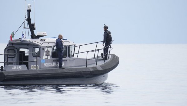 НАЈМАЊЕ 16 ОСОБА ИЗГУБИЛО ЖИВОТ У БРОДОЛОМУ, МЕЂУ ЊИМА ТРОЈЕ ДЕЦЕ: 40 особа спасено у Егејском мору НАЈМАЊЕ 16 ОСОБА ИЗГУБИЛО ЖИВОТ У БРОДОЛОМУ, МЕЂУ ЊИМА ТРОЈЕ ДЕЦЕ: 40 особа спасено у Егејском мору