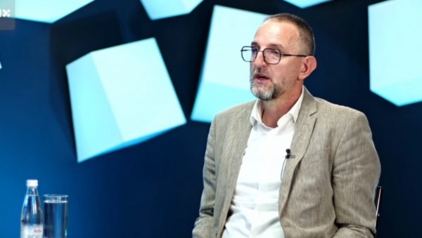 ПУЦАТИ ЈЕДНИ НА ДРУГЕ! СДА звецка оружјем - језиве претње Србима у Босни (ВИДЕО) ПУЦАТИ ЈЕДНИ НА ДРУГЕ! СДА звецка оружјем - језиве претње Србима у Босни (ВИДЕО)