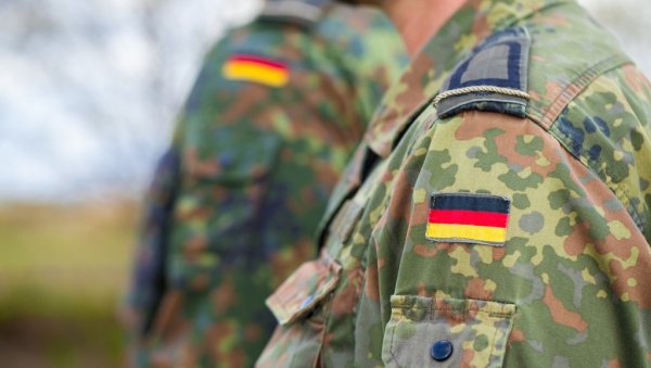 РОЈТЕРС: Немачка ће се наоружати експлозивним дроновима РОЈТЕРС: Немачка ће се наоружати експлозивним дроновима