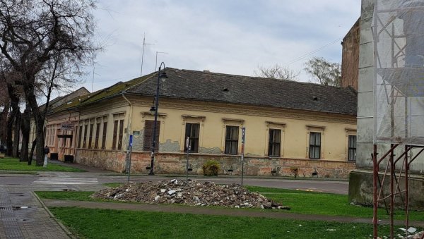 ПЕТИЦИЈА ЧУВА ГРАДСКО ЈЕЗГРО: Сомборци траже да се очува културно-историјски идентитет Венца војводе Степе Степановића ПЕТИЦИЈА ЧУВА ГРАДСКО ЈЕЗГРО: Сомборци траже да се очува културно-историјски идентитет Венца војводе Степе Степановића