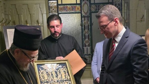 ПЕТКОВИЋ НА МАНИФЕСТАЦИЈИ „ГРАЧАНИЦА У БУДИМПЕШТИ“: КиМ духовна вертикала српског бића и идентитета коју носимо у себи где год се налазили ПЕТКОВИЋ НА МАНИФЕСТАЦИЈИ „ГРАЧАНИЦА У БУДИМПЕШТИ“: КиМ духовна вертикала српског бића и идентитета коју носимо у себи где год се налазили
