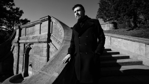 SUSRET MUZIKE I POEZIJE NA DORĆOLU: Glumac Nebojša Milovanović govori poeziju u Fondaciji Mozzart SUSRET MUZIKE I POEZIJE NA DORĆOLU: Glumac Nebojša Milovanović govori poeziju u Fondaciji Mozzart