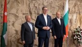 VUČIĆ SA RADEVIM I KRALJOM ABDULOM DRUGIM: U uslovima geopoloitičkog magnovenja za Srbiju najvažnije da čuvamo mir i stabilnost