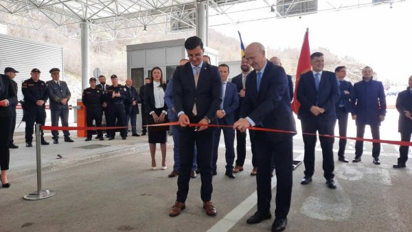 ОТВОРЕН ЗАЈЕДНИЧКИ ГРАНИЧНИ ПРЕЛАЗ ИЗМЕЂУ ТРЕБИЊА И ХЕРЦЕГ НОВОГ: Бржа и једноставнија контрола путника ОТВОРЕН ЗАЈЕДНИЧКИ ГРАНИЧНИ ПРЕЛАЗ ИЗМЕЂУ ТРЕБИЊА И ХЕРЦЕГ НОВОГ: Бржа и једноставнија контрола путника