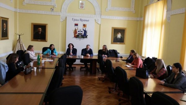 ЗАЈЕДНИЧКИ ПОДИЖУ СВЕСТ: Малолетнички бракови у ромским заједницама ЗАЈЕДНИЧКИ ПОДИЖУ СВЕСТ: Малолетнички бракови у ромским заједницама