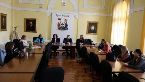 ZAJEDNIČKI PODIŽU SVEST: Maloletnički brakovi u romskim zajednicama ZAJEDNIČKI PODIŽU SVEST: Maloletnički brakovi u romskim zajednicama