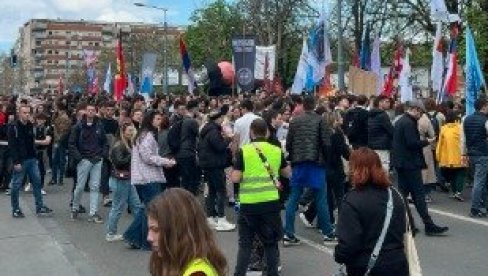 ТЕРОР БЛОКАДЕРА ФОТЕЉАША СЕ НАСТАВЉА: Настављају са малтретирањем грађана - блокирали Немањину и Улицу кнеза Милоша