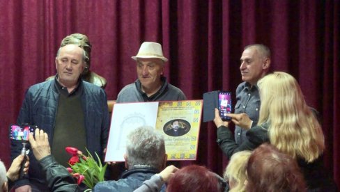DODELJENA NAGRADA ŽIKICA JOVANOVIĆ ČIČAK: Priznanje za doprinos satiri pripalo Zdravku Sretenoviću DODELJENA NAGRADA ŽIKICA JOVANOVIĆ ČIČAK: Priznanje za doprinos satiri pripalo Zdravku Sretenoviću