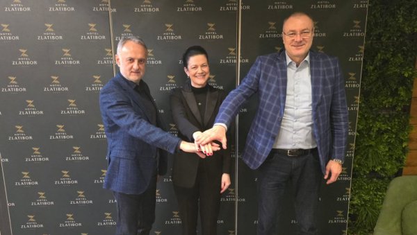 СПЕКТАКЛ НА ЗЛАТИБОРУ: Зоран Гајић отвара Школаријаду СПЕКТАКЛ НА ЗЛАТИБОРУ: Зоран Гајић отвара Школаријаду