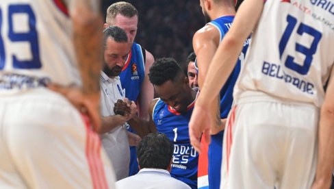 ГЛАВОБОЉА ЗА ЕФЕС: Доживео тешку повреду против Црвене звезде, чека га дуга пауза (ФОТО) ГЛАВОБОЉА ЗА ЕФЕС: Доживео тешку повреду против Црвене звезде, чека га дуга пауза (ФОТО)