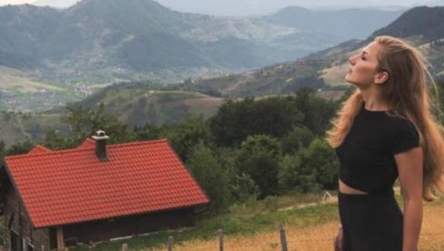 Pevala je na ulici, a sad ima kuću na Zlatiboru (FOTO) Pevala je na ulici, a sad ima kuću na Zlatiboru (FOTO)