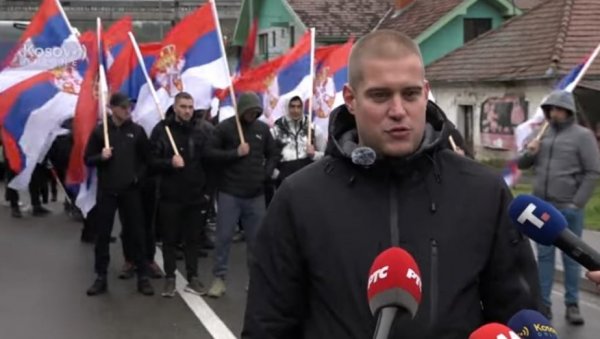 ИАКО ПАДА СНЕГ, ПАДА КИША, СКУПИЛИ СМО СЕ ДА КРЕНЕМО ЗА БЕОГРАД Срби са КиМ сложни у подршци Вучићу и држави (ВИДЕО) ИАКО ПАДА СНЕГ, ПАДА КИША, СКУПИЛИ СМО СЕ ДА КРЕНЕМО ЗА БЕОГРАД Срби са КиМ сложни у подршци Вучићу и држави (ВИДЕО)