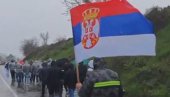 ОДЛУЧНИ: Срби са Косова и Метохије по снегу, киши и ветру стижу на велики скуп у Београду да подрже Вучића (ВИДЕО)