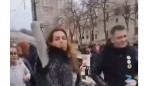 ŠTA SE DEŠAVA SA KATARINOM RADIVOJEVIĆ? Suludo ponašanje glumice (VIDEO) ŠTA SE DEŠAVA SA KATARINOM RADIVOJEVIĆ? Suludo ponašanje glumice (VIDEO)
