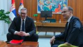 PRVI SASTANAK VUČIĆA I MANDATARA ĐURA MACUTA: Želim mu svu sreću i mnogo uspeha (FOTO)