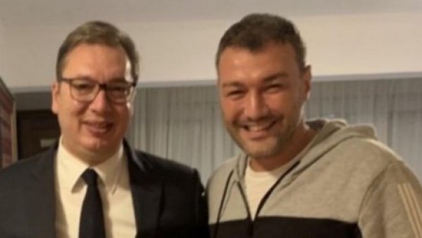 ПОНОСАН НА СВОГ ПРЕДСЕДНИКА, ПРАВОГ ПАТРИОТУ И СРБИНА: Прослављени рукометаш Мандић уз Вучића ПОНОСАН НА СВОГ ПРЕДСЕДНИКА, ПРАВОГ ПАТРИОТУ И СРБИНА: Прослављени рукометаш Мандић уз Вучића