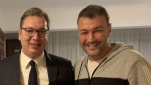 PONOSAN NA SVOG PREDSEDNIKA, PRAVOG PATRIOTU I SRBINA: Proslavljeni rukometaš Mandić uz Vučića