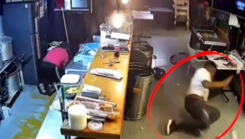UŽAS! Poznati fudbaler upucan u kafiću, jedan mladić preminuo (VIDEO) UŽAS! Poznati fudbaler upucan u kafiću, jedan mladić preminuo (VIDEO)