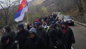 VIJORE SE SRPSKE TROBOJKE: Srbi sa KiM hrabro i ponosne pešače ka Kraljevu (VIDEO) VIJORE SE SRPSKE TROBOJKE: Srbi sa KiM hrabro i ponosne pešače ka Kraljevu (VIDEO)