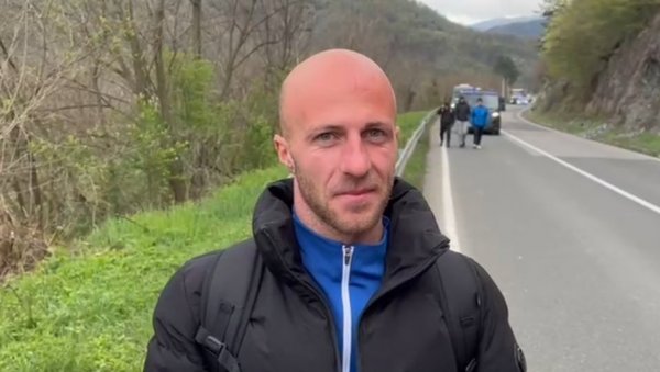 ДА ПОДРЖИМ ДРЖАВУ И ПРЕДСЕДНИКА ВУЧИЋА Параолимпијац стиже пешке на скуп у Београду (ВИДЕО) ДА ПОДРЖИМ ДРЖАВУ И ПРЕДСЕДНИКА ВУЧИЋА Параолимпијац стиже пешке на скуп у Београду (ВИДЕО)