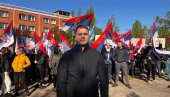 “ŽELIMO DA PODRŽIMO VELIKI NARODNI SKUP I NAŠE KOLEGE KOJI ŽELE DA SE VRATE NA FAKULTETE” Novosadski studenti krenuli peške za Beograd