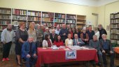 PESNIČKO VEČE NA ČETIRI JEZIKA: Internacionalno druženje poeta u biblioteci u Vršcu PESNIČKO VEČE NA ČETIRI JEZIKA: Internacionalno druženje poeta u biblioteci u Vršcu