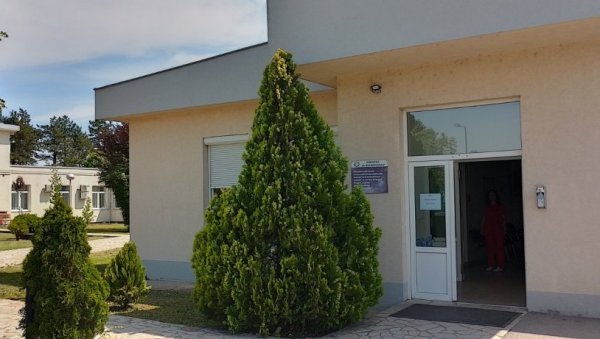 ПОНОВО ОГРАНИЧЕНЕ ПОСЕТЕ: Огласио се Универзитетски клинички центар Крагујевац ПОНОВО ОГРАНИЧЕНЕ ПОСЕТЕ: Огласио се Универзитетски клинички центар Крагујевац