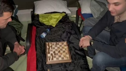 CELU NOĆ SA STUDENTIMA Novosti u Pionirskom parku (VIDEO) CELU NOĆ SA STUDENTIMA Novosti u Pionirskom parku (VIDEO)