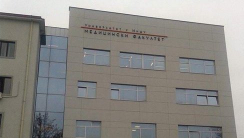 ŠAČICA BLOKADERA FOTELJAŠA U NIŠU MALTRETIRA STUDENTE I PROFESORE: Ušli u Kliniku za stomatologiju evidentiraju koji profesor radi!
