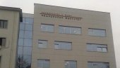 ŠAČICA BLOKADERA FOTELJAŠA U NIŠU MALTRETIRA STUDENTE I PROFESORE: Ušli u Kliniku za stomatologiju evidentiraju koji profesor radi!