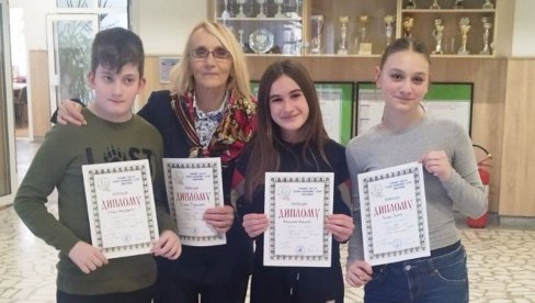 USPEH PARAĆINSKE OŠ „ĐURA JAKŠIĆ“: Osnovci na takmičenju „Robo – Int invent“ USPEH PARAĆINSKE OŠ „ĐURA JAKŠIĆ“: Osnovci na takmičenju „Robo – Int invent“