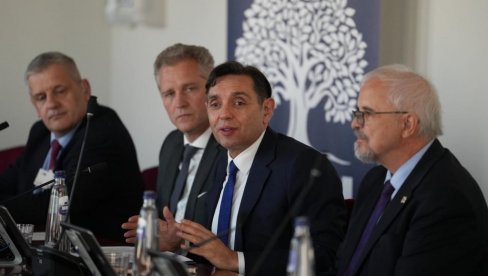 VULIN PORUČIO IZ EVROPSKOG PARLAMENTA: EU nije više skup vrednosti kojima smo se divili VULIN PORUČIO IZ EVROPSKOG PARLAMENTA: EU nije više skup vrednosti kojima smo se divili
