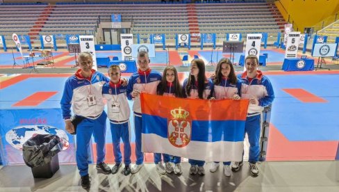 I JAGODINCI U REPREZENTACIJI: Na Evropskom šotokan karate prvenstvu reprezentaciju Srbije činilo i šest karatista iz Jagodine (FOTO) I JAGODINCI U REPREZENTACIJI: Na Evropskom šotokan karate prvenstvu reprezentaciju Srbije činilo i šest karatista iz Jagodine (FOTO)