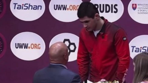 ALBANCI SIKTE OD BESA: ČUVAJU GA MOĆNI SRBI! Izdao Rusiju, odabrao Albaniju, pa doživeo ovo od čuvenog Rusa kome niko ništa ne može ALBANCI SIKTE OD BESA: ČUVAJU GA MOĆNI SRBI! Izdao Rusiju, odabrao Albaniju, pa doživeo ovo od čuvenog Rusa kome niko ništa ne može