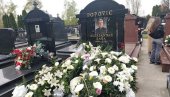POMEN SAŠI POPOVIĆU: Četrdeset dana od smrti direktora i osnivača Grand produkcije  (FOTO/VIDEO)