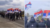 SRBI SA KOSOVA I METOHIJE PETI DAN NAPREDUJU KA BEOGRADU: Jak vetar i kiša ih i danas prate - Ne odustaju (VIDEO)
