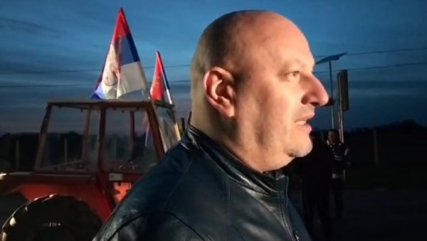ПОЉОПРИВРЕДНИК ИЗ НОВОГ САДА ЗА НОВОСТИ: Крећемо тракторима да подржимо Вучића (ВИДЕО) ПОЉОПРИВРЕДНИК ИЗ НОВОГ САДА ЗА НОВОСТИ: Крећемо тракторима да подржимо Вучића (ВИДЕО)