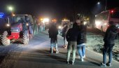 ДОМАЋИНИ ТРАКТОРИМА ИЗ СТАРЕ ПАЗОВЕ КРЕЋУ ЗА БЕОГРАД: Да подрже Вучића и државу (ФОТО/ВИДЕО)