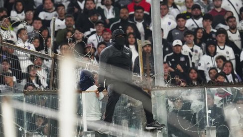 HOROR SCENE! Navijači poginuli tokom meča Kopa Libertadores (VIDEO) HOROR SCENE! Navijači poginuli tokom meča Kopa Libertadores (VIDEO)