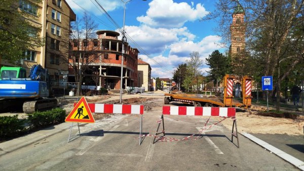 ЗА БРЖИ САОБРАЋАЈ: У Параћину у току изградња кружног тока код цркве Свете Тројице ЗА БРЖИ САОБРАЋАЈ: У Параћину у току изградња кружног тока код цркве Свете Тројице