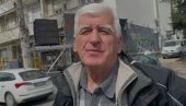 SUTRA DOLAZIM PONOVO SA SELOM PORODICOM: Vrščanin došao na skup da podrži predsednika i učestvuje u razvijanju srpske zastave (VIDEO)