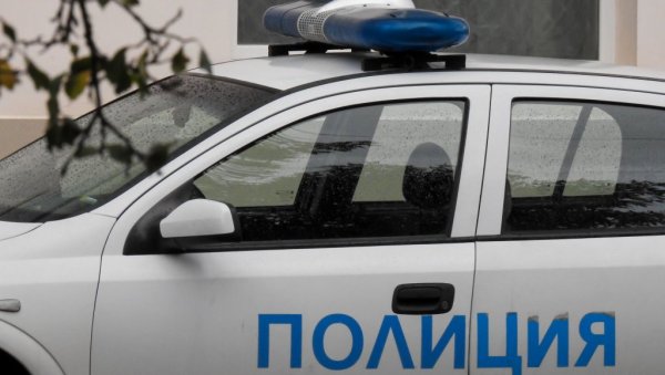 УЖАС У ОШ ЋИРИЛО И МЕТОДИЈЕ У БУГАРСКОЈ: Жена ушла ножем у зграду, ударила учитељицу у лице УЖАС У ОШ ЋИРИЛО И МЕТОДИЈЕ У БУГАРСКОЈ: Жена ушла ножем у зграду, ударила учитељицу у лице