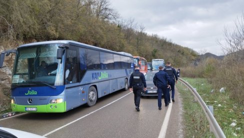 SINHRONIZOVANA AKCIJA KURTIJA I BLOKADERA PONOVO NA DELU! Brutalno pokušava da spreči odlazak Srba sa KiM na svenarodni sabor u Beograd SINHRONIZOVANA AKCIJA KURTIJA I BLOKADERA PONOVO NA DELU! Brutalno pokušava da spreči odlazak Srba sa KiM na svenarodni sabor u Beograd